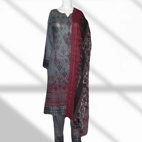 Three Piece Lawn Suit Embroidered - Picture 3 of 10